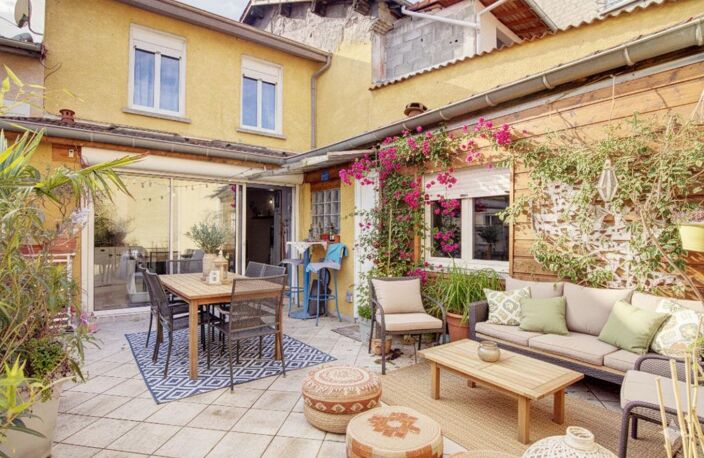 EXCLUSIVITÉ – Maison de charme en bout d’impasse avec grande terrasse et fort potentiel – Rive-de-Gier — photo 2