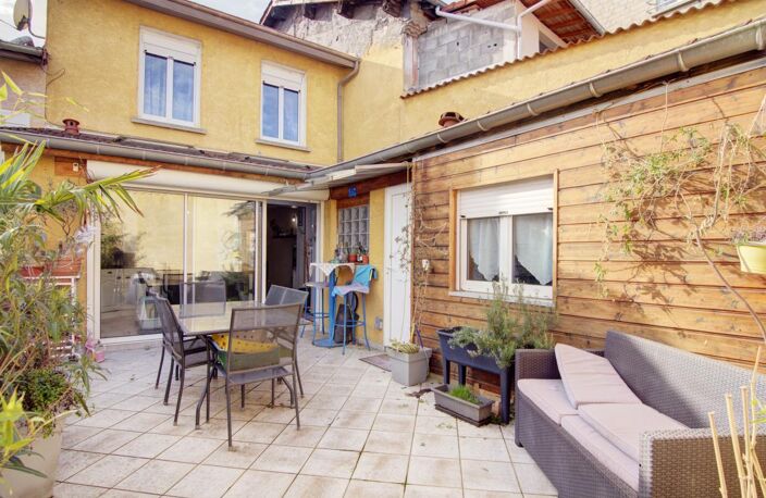 EXCLUSIVITÉ – Maison de charme en bout d’impasse avec grande terrasse et fort potentiel – Rive-de-Gier — photo 3