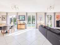 LA BASTIDE - Villa T5 de 162m² - Jardin 900 m² - Piscine - 13011 — photo 4