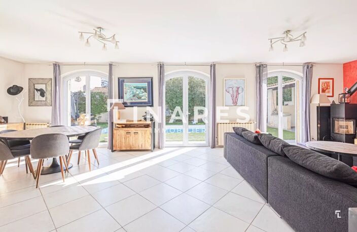 LA BASTIDE - Villa T5 de 162m² - Jardin 900 m² - Piscine - 13011 — photo 4