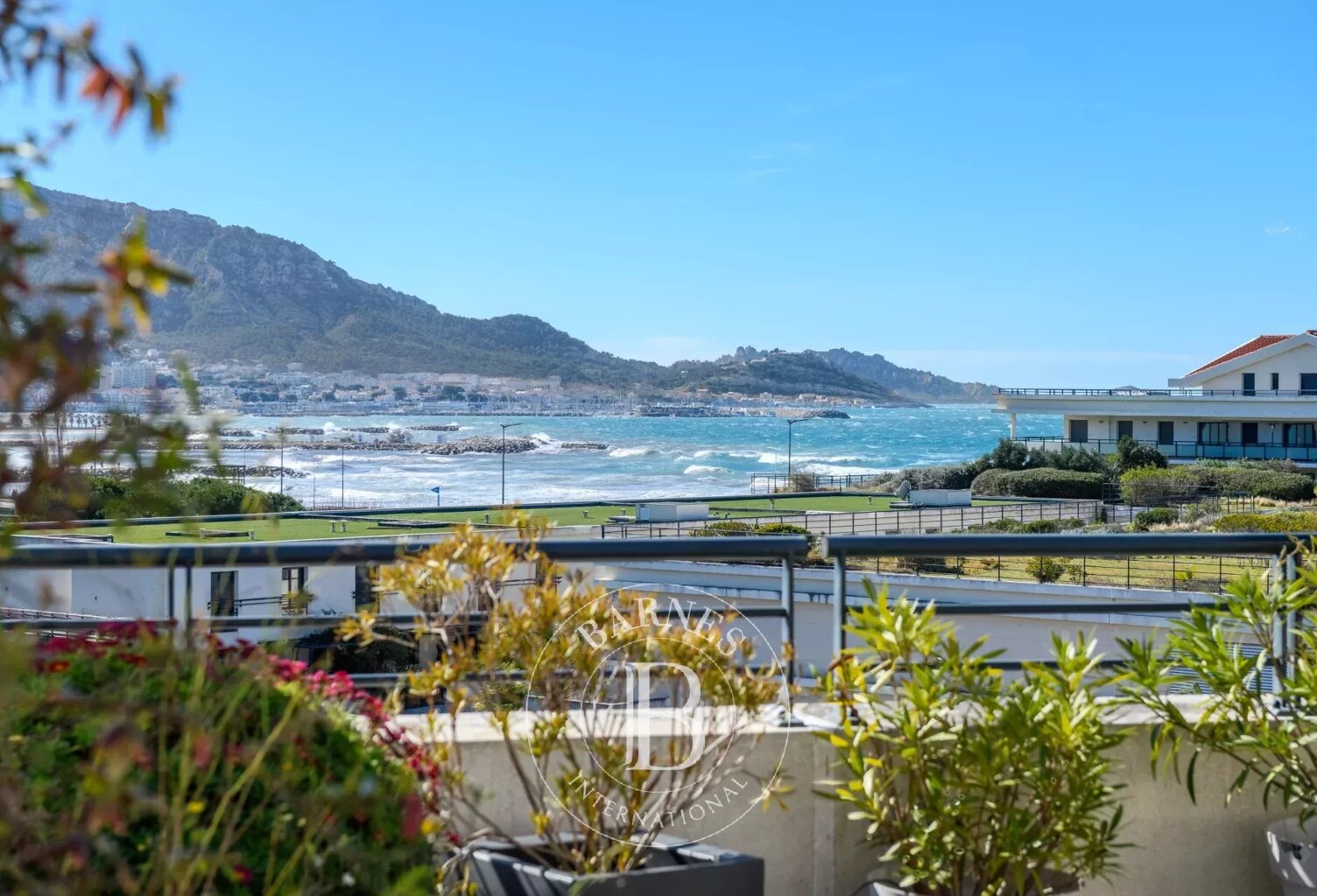 VENTE - MARSEILLE - 13008 - LA PLAGE - APPARTEMENT - VUE MER PAN — photo 1