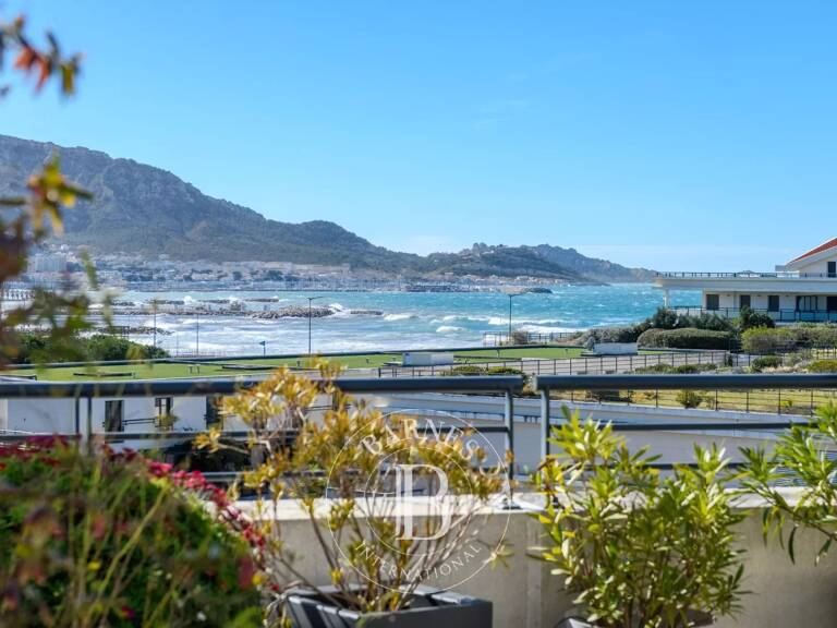 VENTE - MARSEILLE - 13008 - LA PLAGE - APPARTEMENT - VUE MER PAN — photo 1