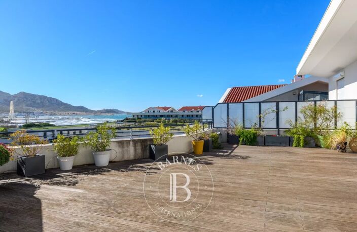 VENTE - MARSEILLE - 13008 - LA PLAGE - APPARTEMENT - VUE MER PAN — photo 3