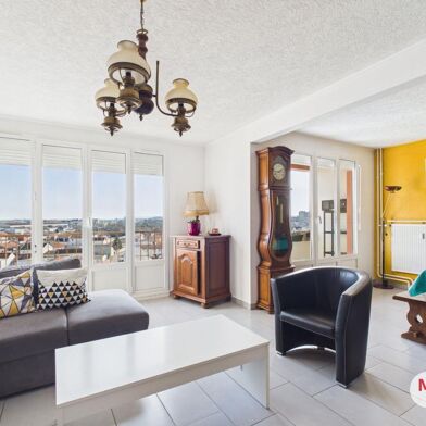 Appartement 5 pièces 178200 €