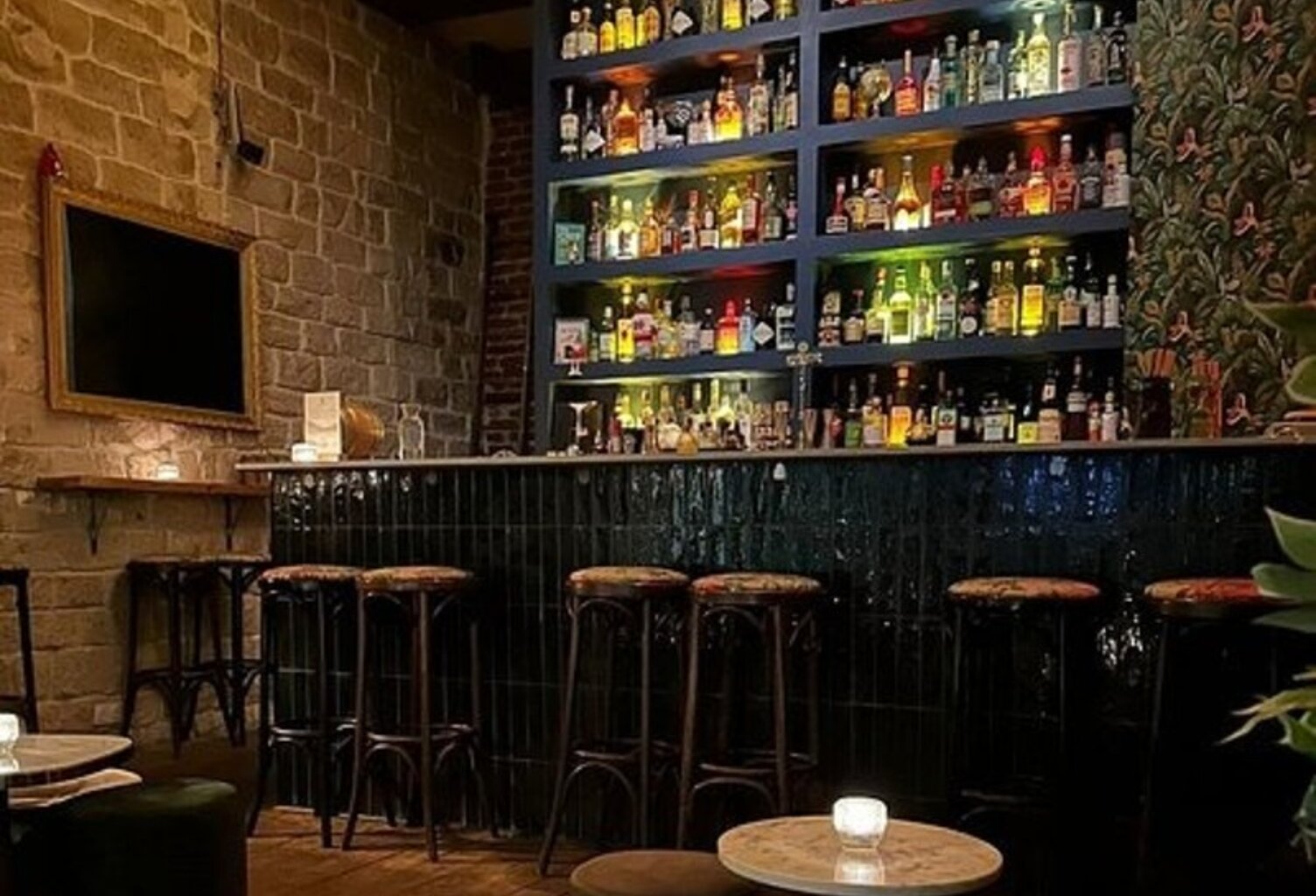 Bar licence 4 + cuisine aux normes + possibilité tardive — photo 1