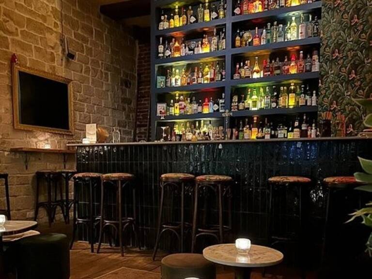 Bar licence 4 + cuisine aux normes + possibilité tardive — photo 1