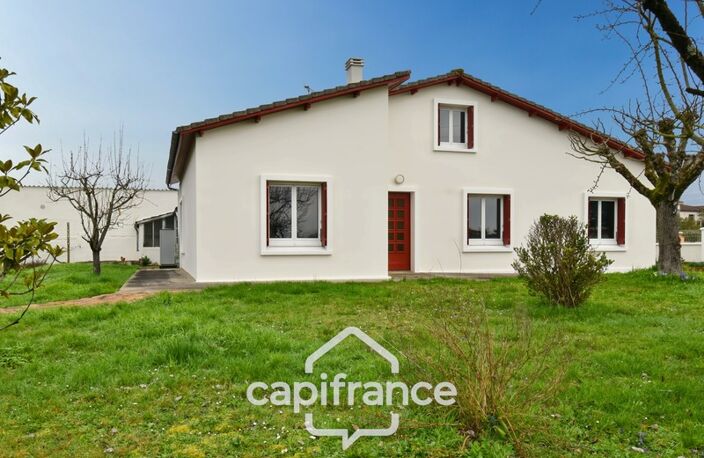 Maison à vendre entièrement rénovée, 6 pièces SAINT JEAN D'ANGELY (17), proche commerces avec jardin et garage — photo 3