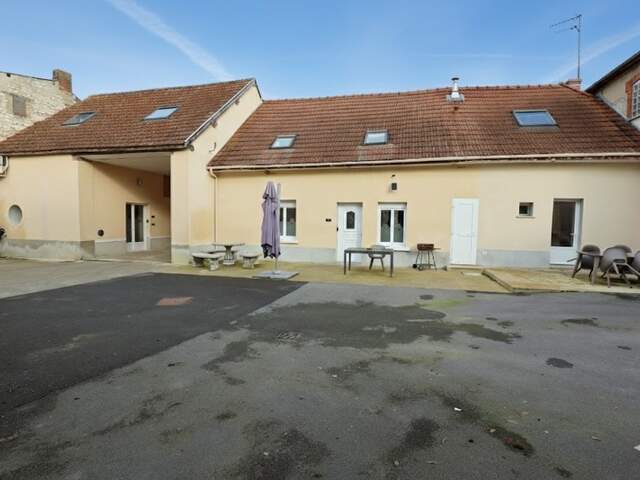 Dpt Marne (51), à vendre BISSEUIL Un ensemble de 4 gîtes en excellent état dont 12 chambres. Avec terrain et petite salle — photo du bien