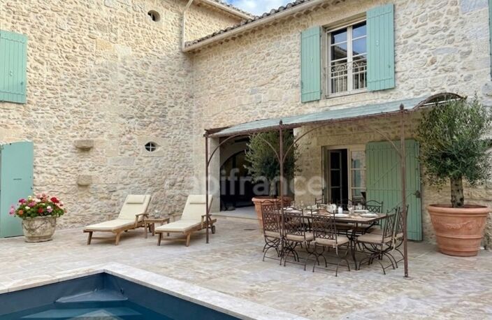 Á UZES (30) Propriété d’Exception à Deux Pas de la Place aux Herbes — photo 2