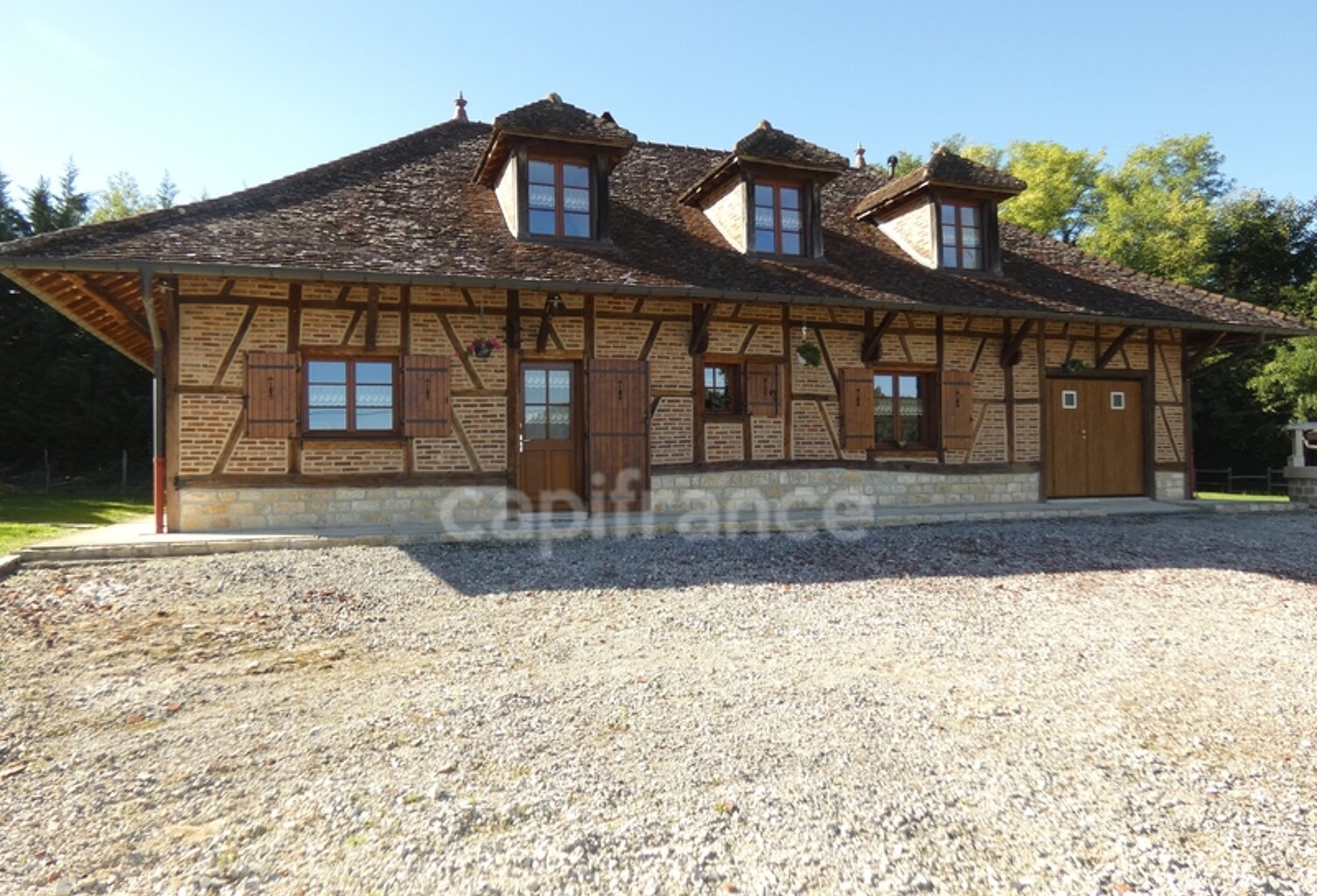 Propriete à vendre 8 pièces SAINT GERMAIN DU BOIS (71) — photo 1