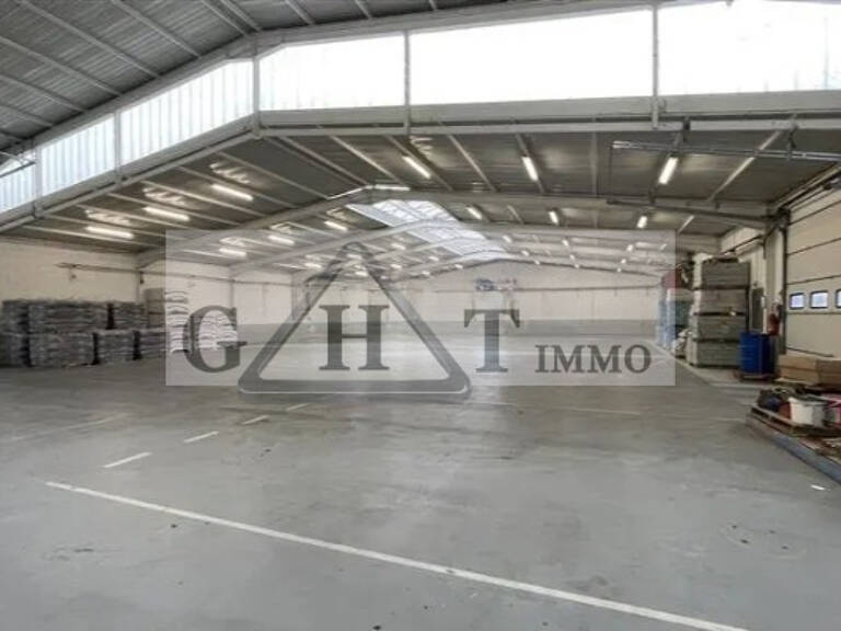 Local d'activités 1050m2 à louer Lagny Sur Marne — photo 1