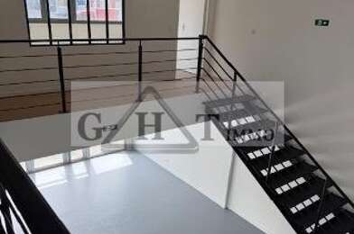 Local industriel  3065 €