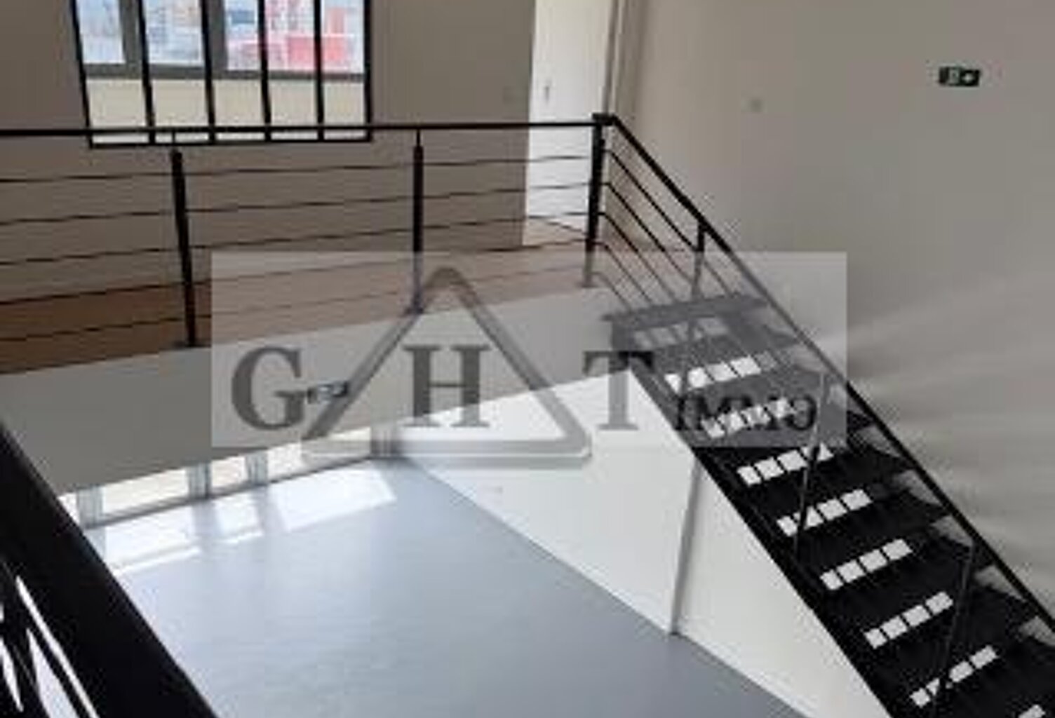 Entrepôt Bureaux A louer — photo 1