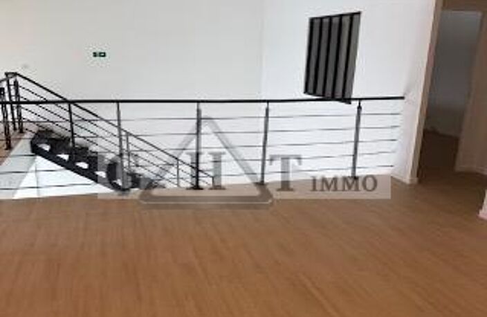 Entrepôt Bureaux A louer — photo 3