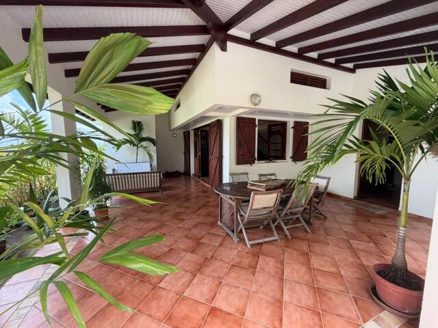Maison T4 avec suite parentale et grande terrasse de 40 m² à Rivière Salée — photo du bien