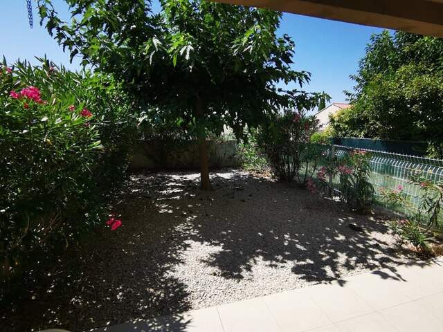 Appartement À Vendre en rez de jardin — photo du bien