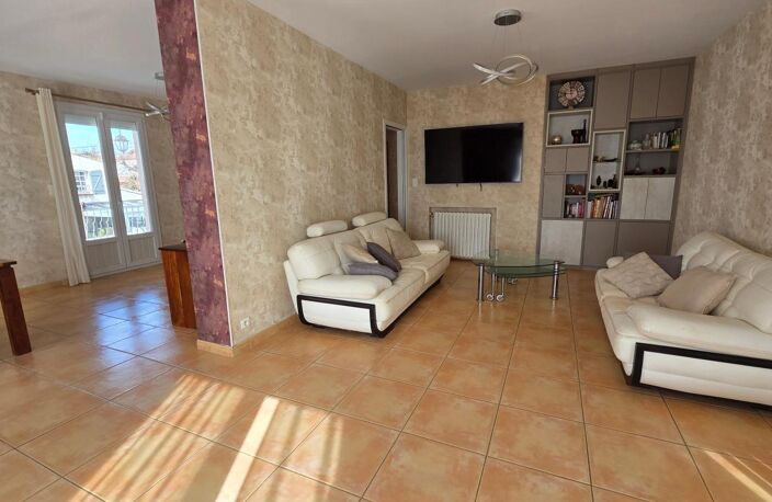 Grande maison familiale à vendre à Six Fours Les Plages 83140, calme absolu à deux pas du centre ville avec piscine — photo 3