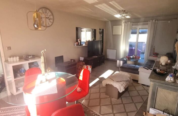 Maison mitoyenne avec beau potentiel extérieur — photo 3