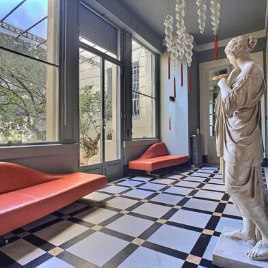 Maison 8 pièces 2048000 €