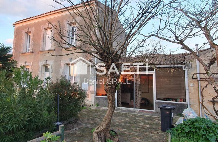Située à Nieulle-sur-Seudre, cette propriété s'inscrit au cœur d'un charmant village — photo 2