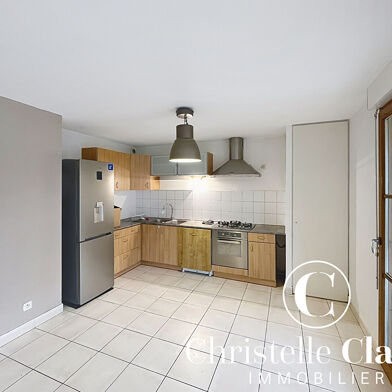 Appartement 3 pièces 860 €