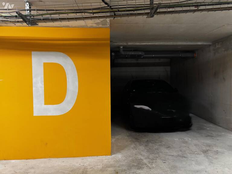 Garage   — photo 1