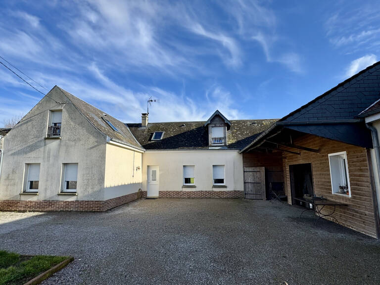 MAISON AUX BEAUX VOLUMES AVEC JARDIN ET DEPENDANCES SECTEUR — photo 1