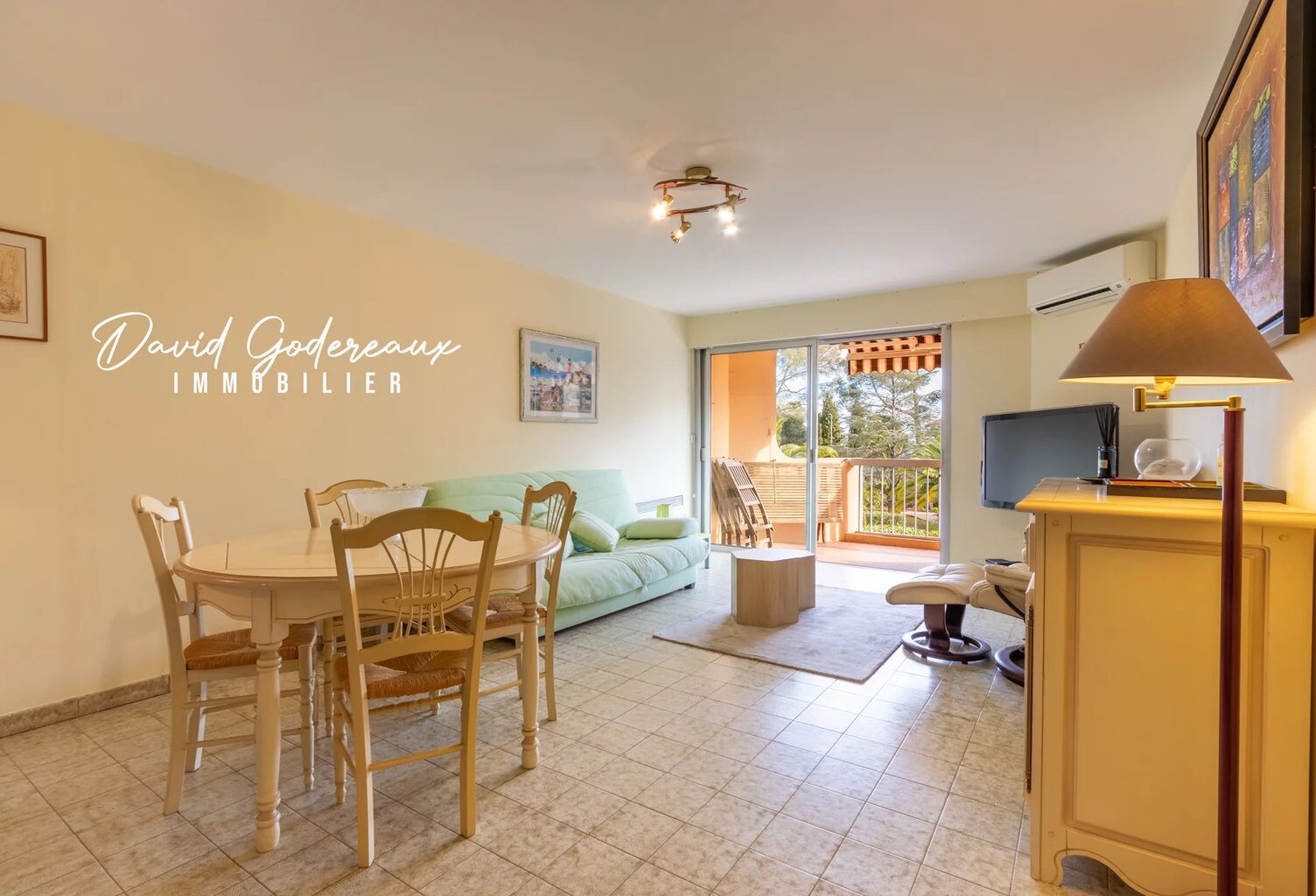 APPARTEMENT T2 / F2 À VENDRE – BOULOURIS SAINT-RAPHAËL (VAR) – 276 000 € – BORD DE MER — photo 1