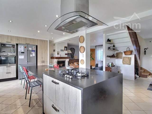 Maison 6p 155m² Savonnières — photo du bien
