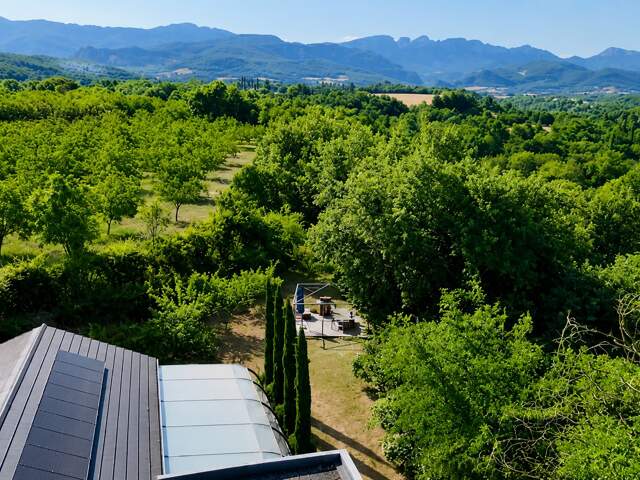 Maison de plain-pied avec piscine et annexe dans un écrin de ve — photo du bien