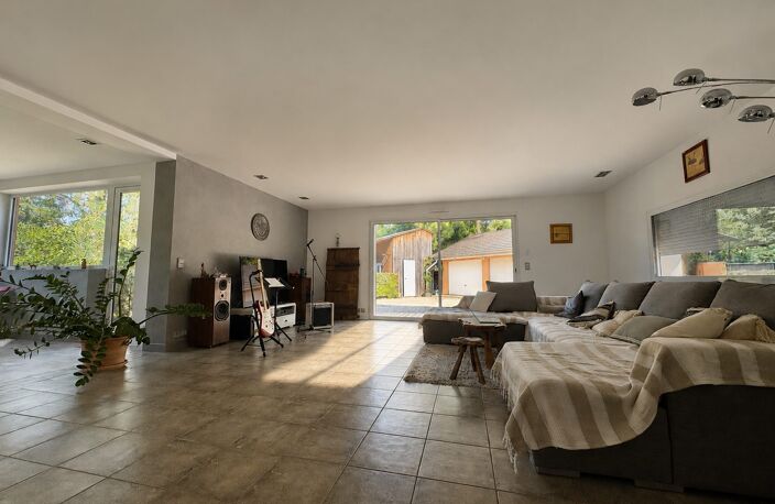 Maison de plain-pied avec piscine et annexe dans un écrin de ve — photo 5