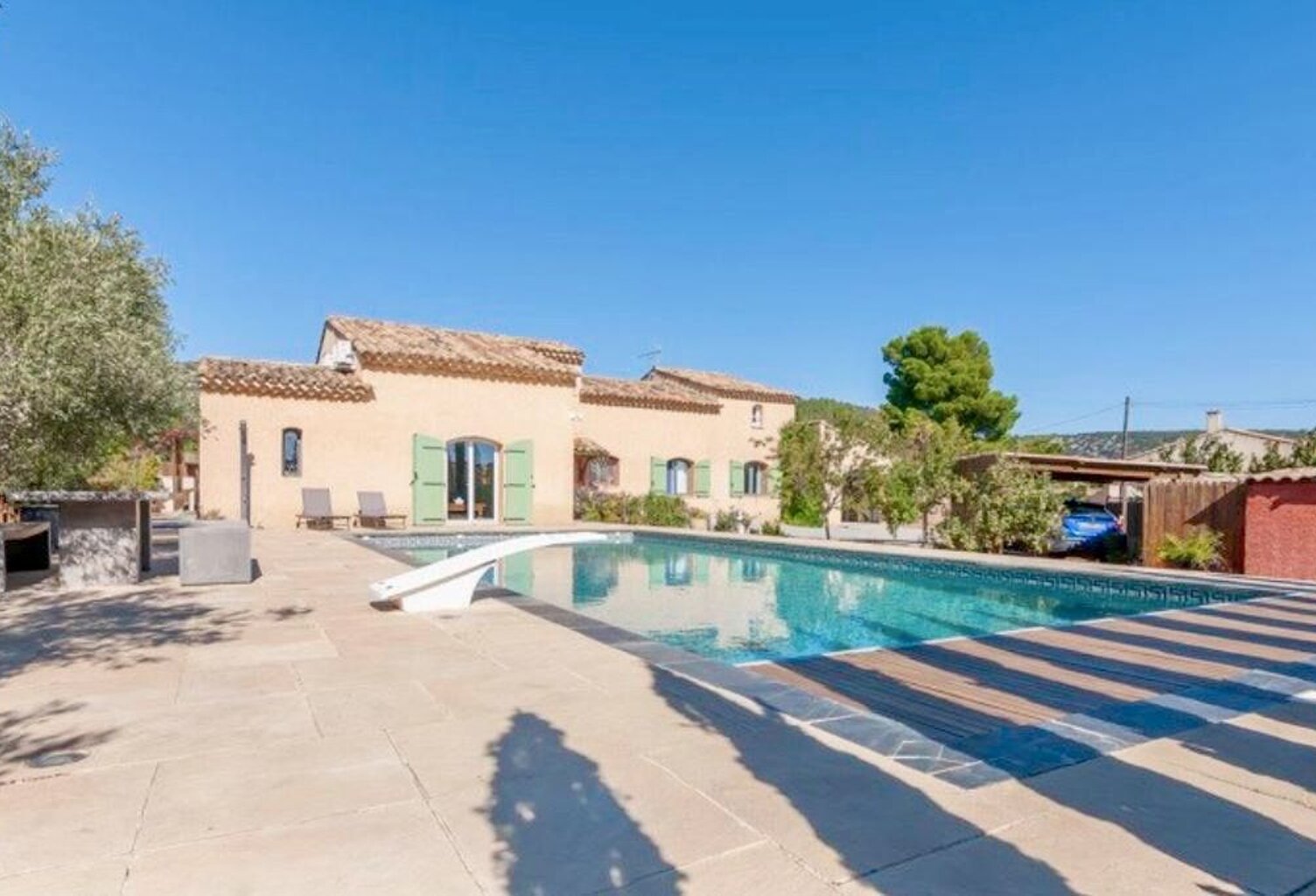 Villa — photo 1