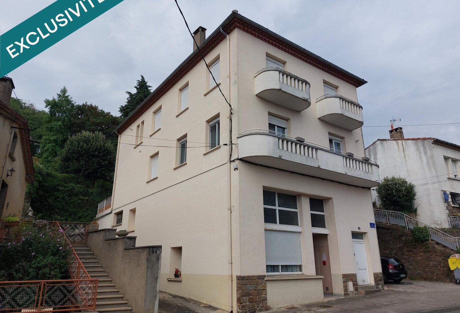Immeuble comprenant 4 appartements et un garage. — photo 1