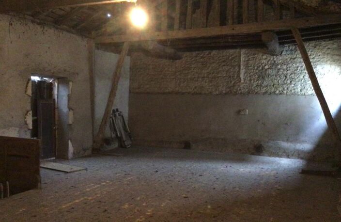 Maison en pierre située au cœur d'un village médiéval renommé. — photo 2