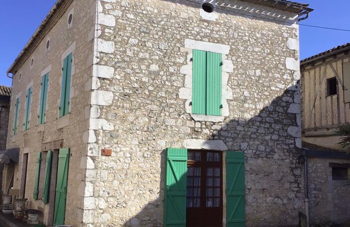 Maison en pierre située au cœur d'un village médiéval renommé. — photo 3