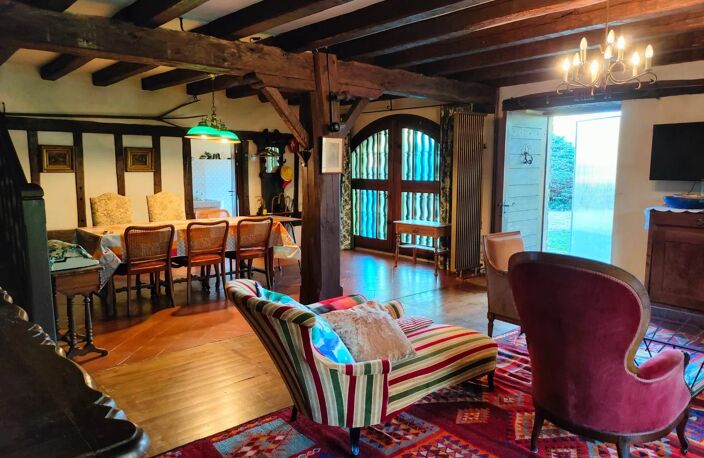 Ensemble immobilier avec gîte, piscine et dépendances — photo 4