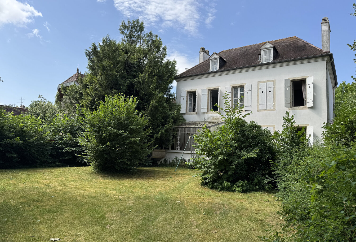 GENLIS A 16KM DE DIJON EST MAISON DE MAITRE SUR GRAND PARC. — photo 1