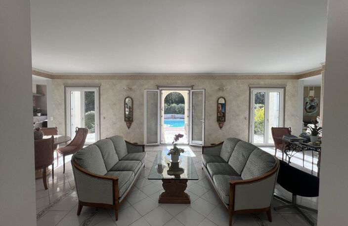 Villa — photo 3