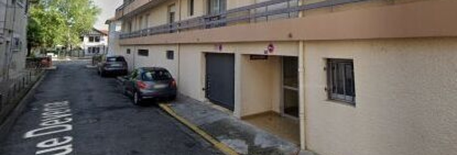 Garage   m² à louer à Pau (64000)