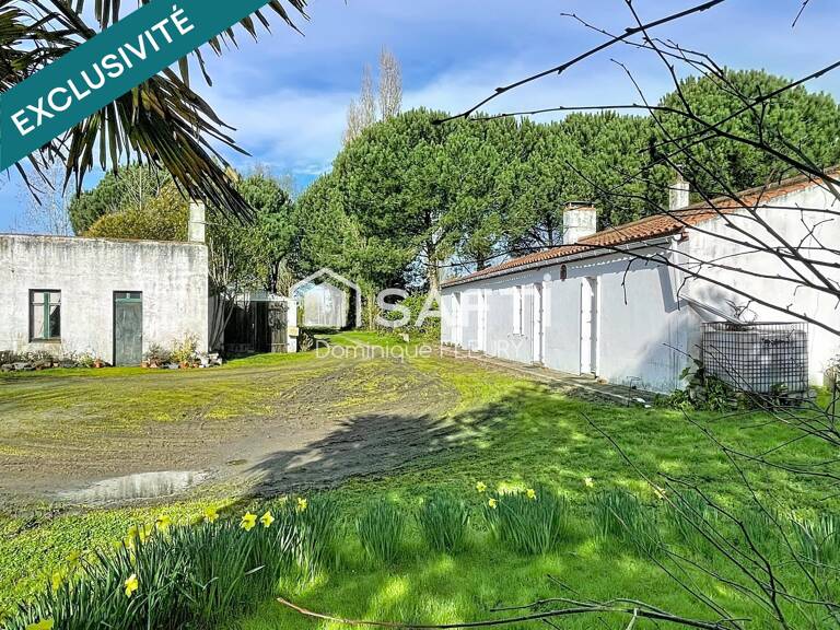 Maison de 102m² avec plus de 300m² de dépendances. — photo 1
