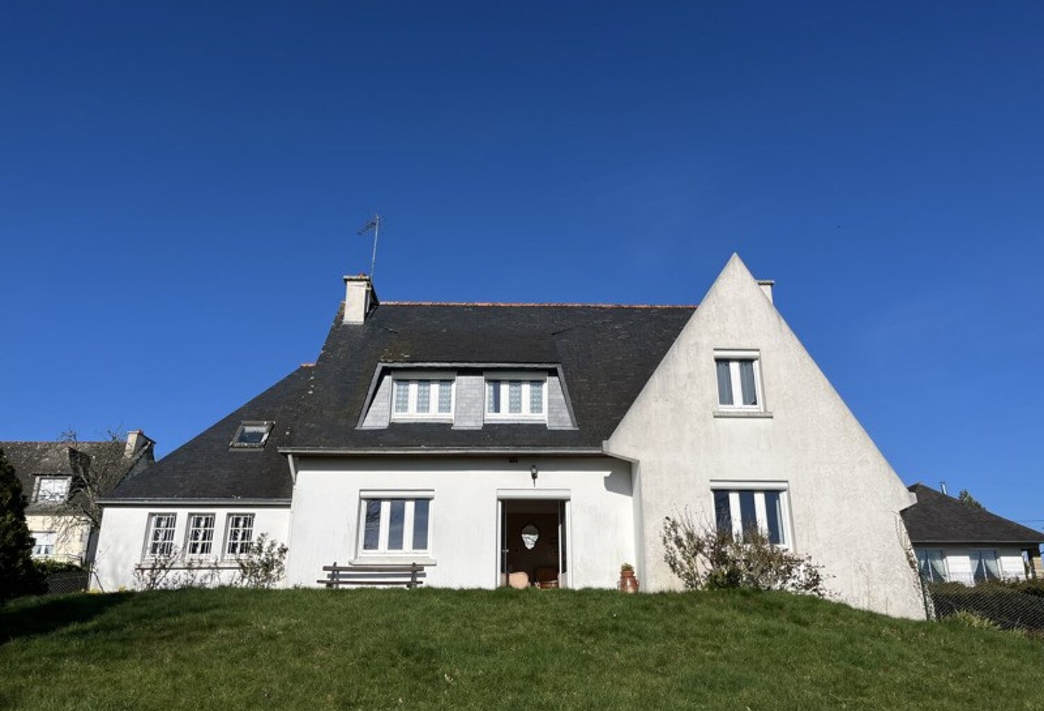 Vente maison 7 pièces 154 m² Châteauneuf-du-Faou (29520) — photo 1