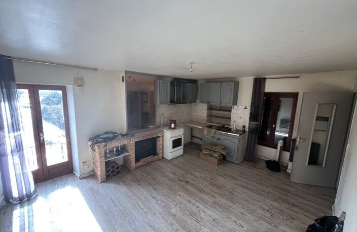 Maison en pierre de 3 pièces principales — photo 3