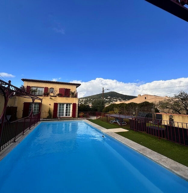 Villa / Maison  T7 à vendre Carqueiranne 83320