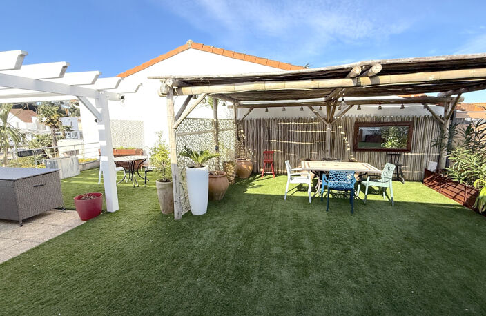 APPARTEMENT - CENTRE-VILLE SAINT PALAIS - 4 PCS - GARAGE - T — photo 2