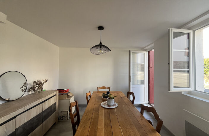 Bon emplacement pour cette maison de village mitoyenne avec garage. — photo 2