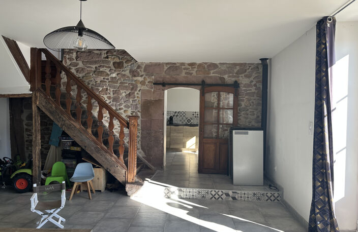 Bon emplacement pour cette maison de village mitoyenne avec garage. — photo 3