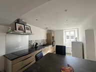 Bon emplacement pour cette maison de village mitoyenne avec garage. — photo 4