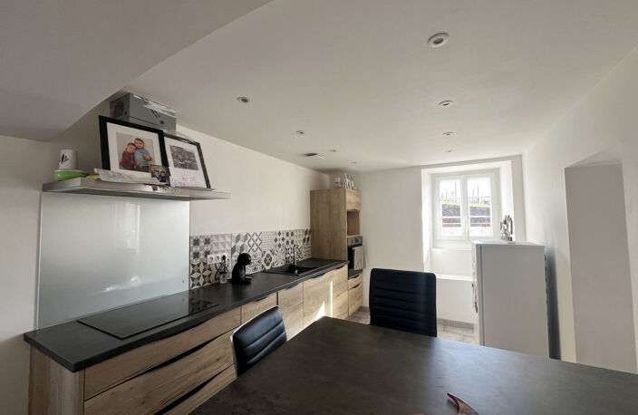 Bon emplacement pour cette maison de village mitoyenne avec garage. — photo 4