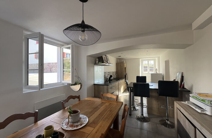 Bon emplacement pour cette maison de village mitoyenne avec garage. — photo 5