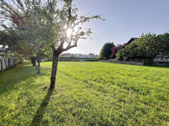 Terrain à bâtir sur Maubec — photo du bien